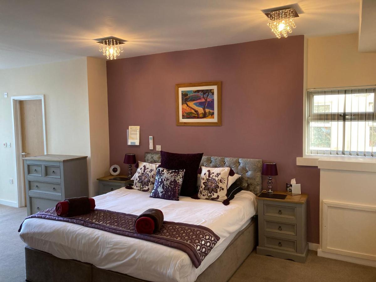 Superior Zimmer mit Super-Kingsize-Bett, Meerblick und Terrasse