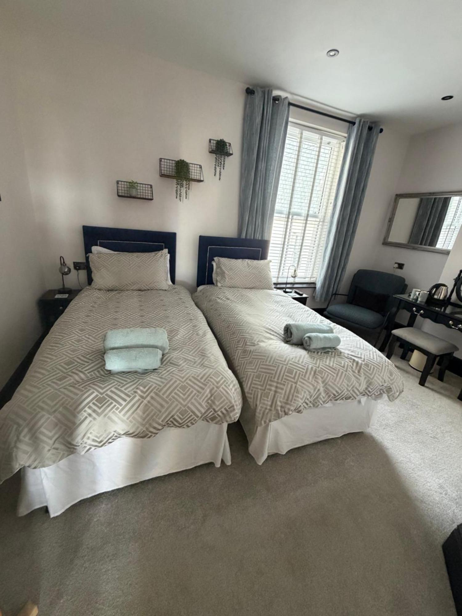 Double or Twin Room Private Bathroom